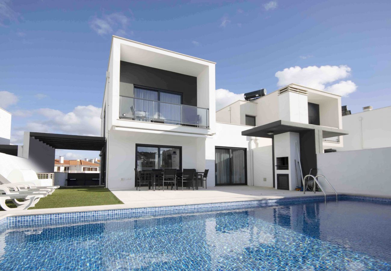 Casas moradia férias arrendar alugar piscina privada privativa familia churrasqueira praia Salir do Porto cama de casal 