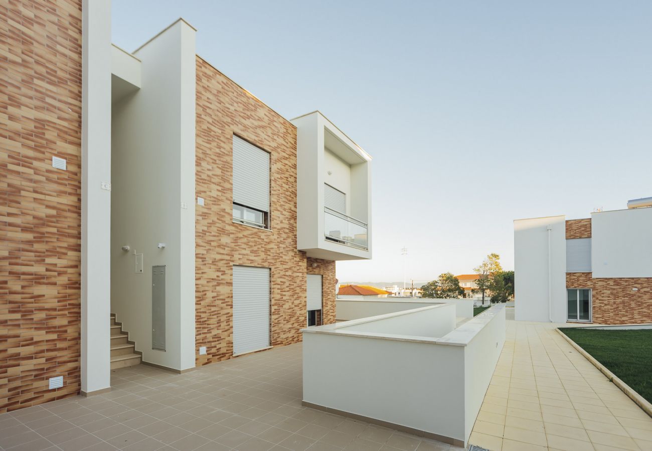 Apartamento arrendar alugar férias praia piscina familia cozinha equipada wc com banheira  Portugal SCH Casas