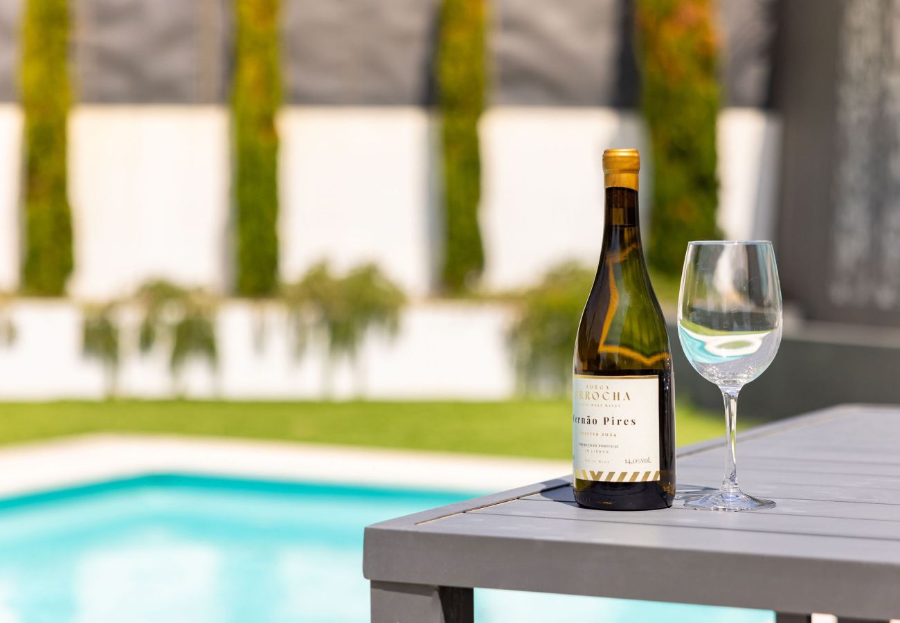 Villa em São Martinho do Porto - Venda Nova - Villa de Férias com Piscina Privada da SCH