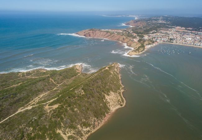 Condomínio Privado, Piscina Exclusiva, Espaço Familiar, Perto da Praia