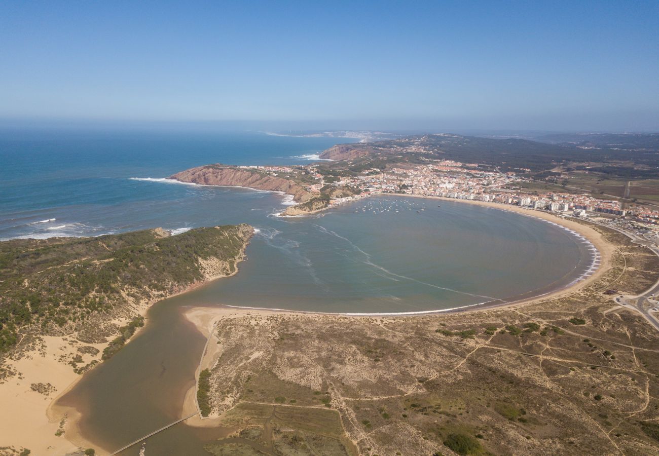 Condomínio Privado, Piscina Exclusiva, Espaço Familiar, Perto da Praia