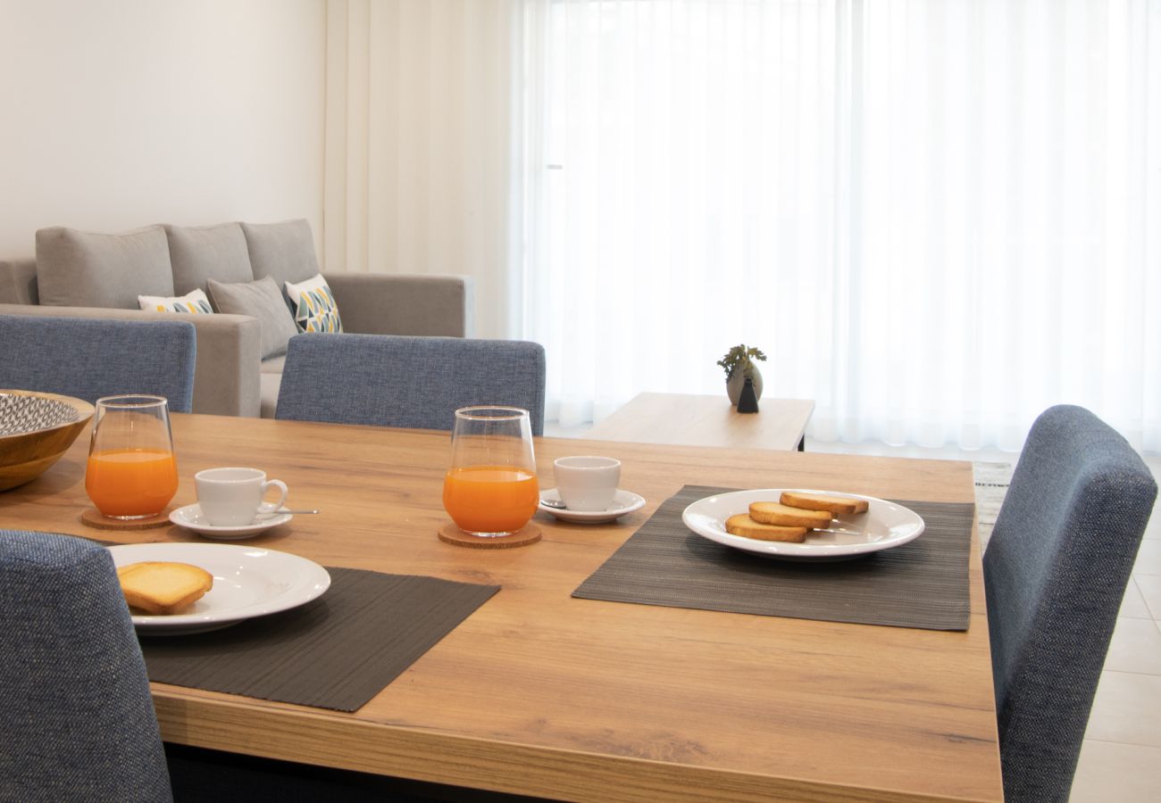 Apartamento acolhedor, Nazaré, central, perto da praia, vistas.