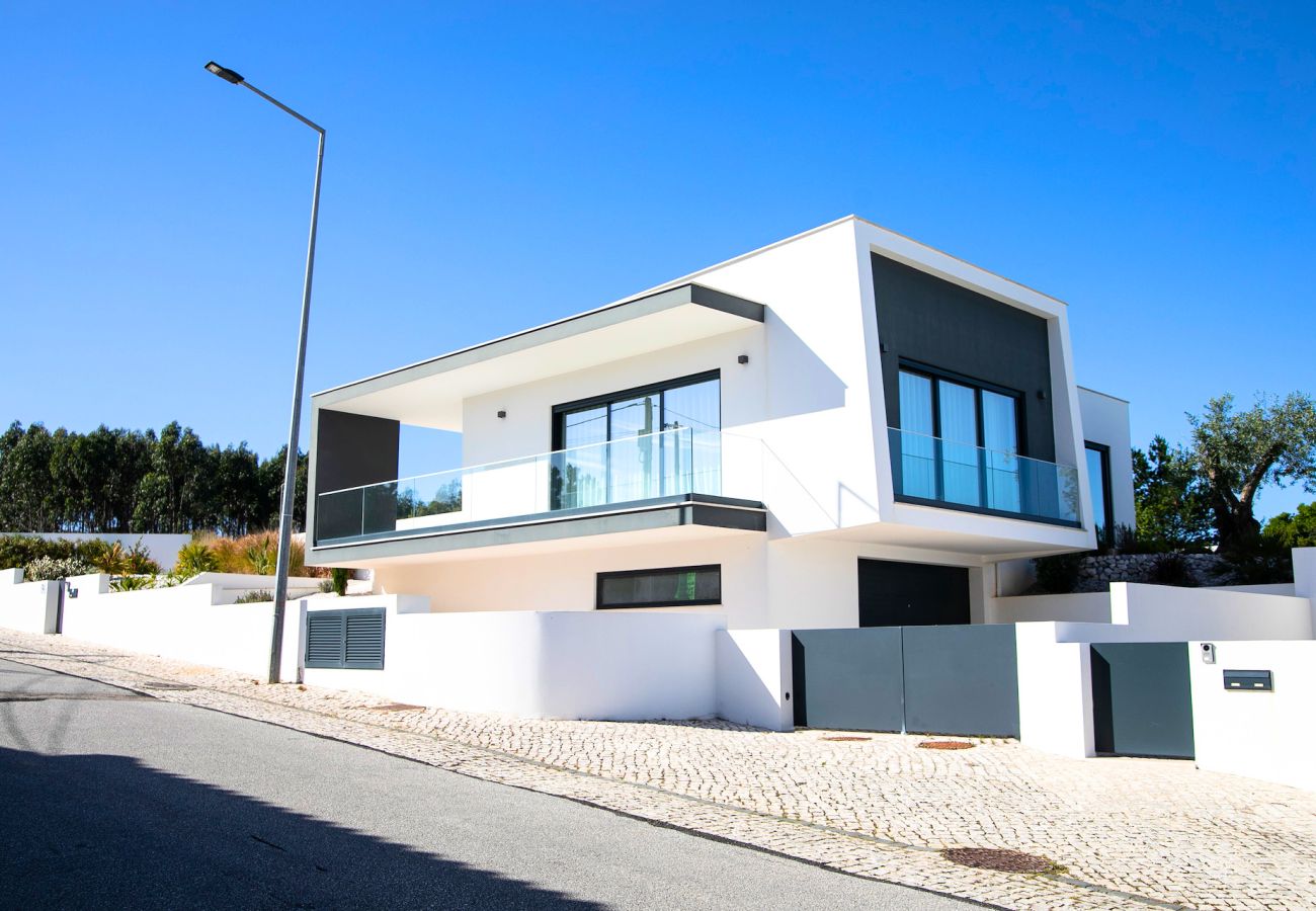 Villa em Serra do Bouro - Casa da Serra - Villa de Férias com Piscina Privada By SCH