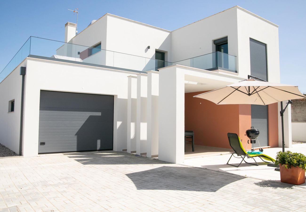 Villa em Alfeizerão - Casa da Praceta - By SCH