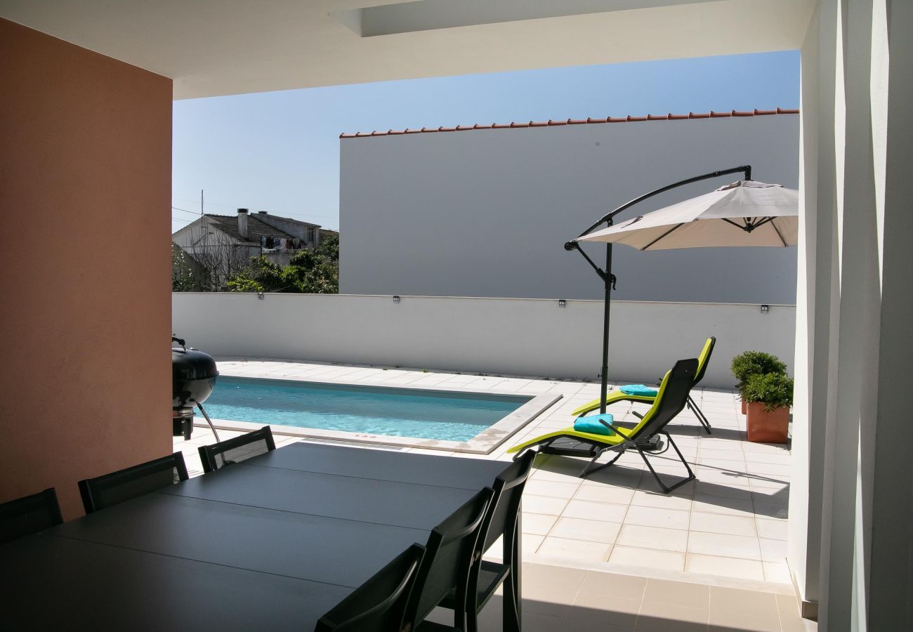 Villa em Alfeizerão - Casa da Praceta - By SCH
