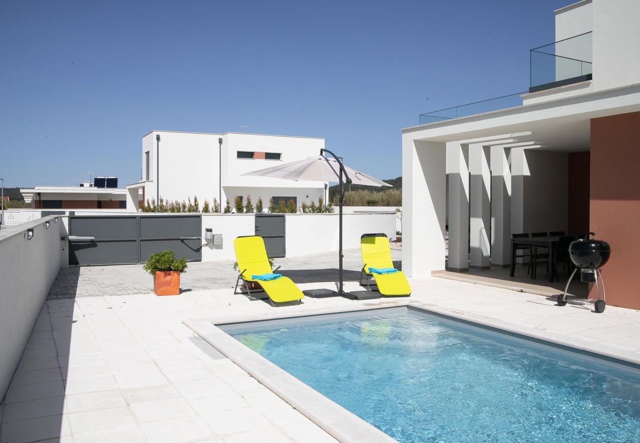 Villa em Alfeizerão - Casa da Praceta - By SCH