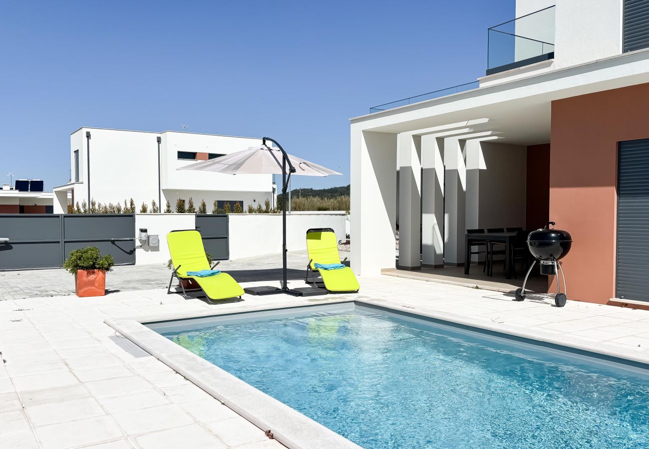 Villa em Alfeizerão - Casa da Praceta - By SCH