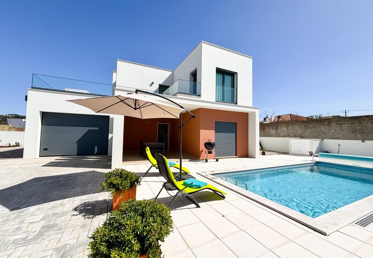 Villa em Alfeizerão - Casa da Praceta - By SCH
