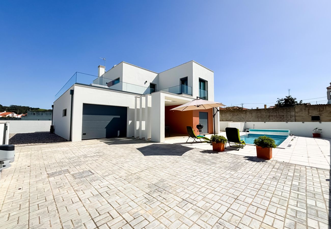 Villa em Alfeizerão - Casa da Praceta - By SCH