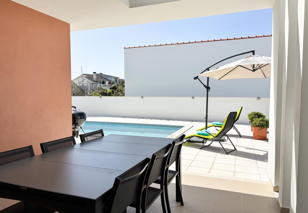 Villa em Alfeizerão - Casa da Praceta - By SCH