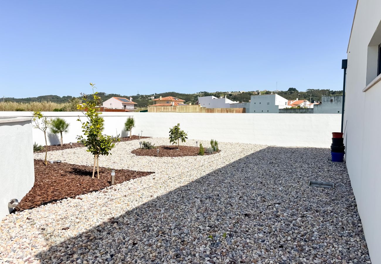 Villa em Alfeizerão - Casa da Praceta - By SCH