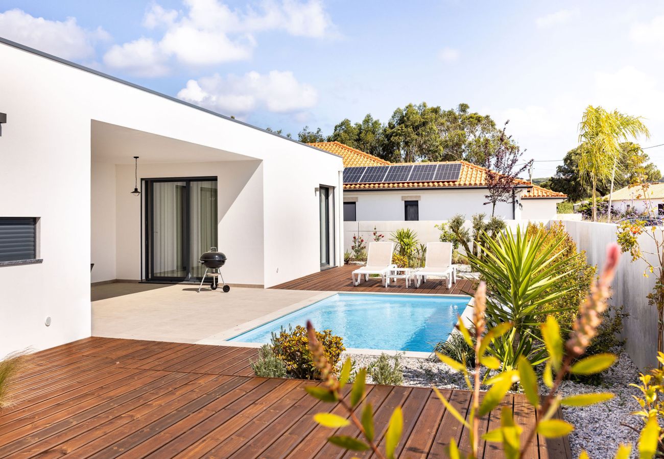 Refúgio familiar tranquilo com piscina, perto das praias e atrações, SCH, Portugal