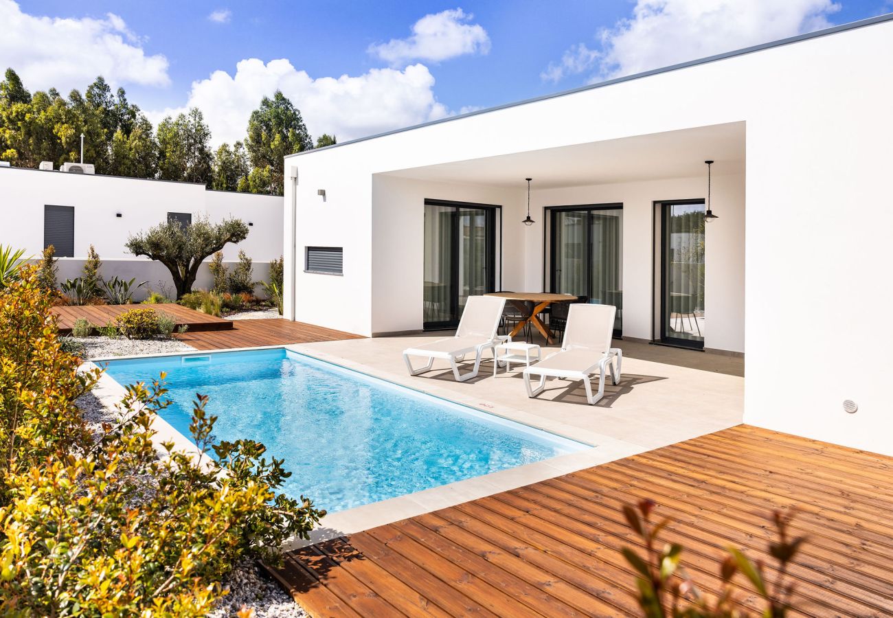 Refúgio familiar tranquilo com piscina, perto das praias e atrações, SCH, Portugal