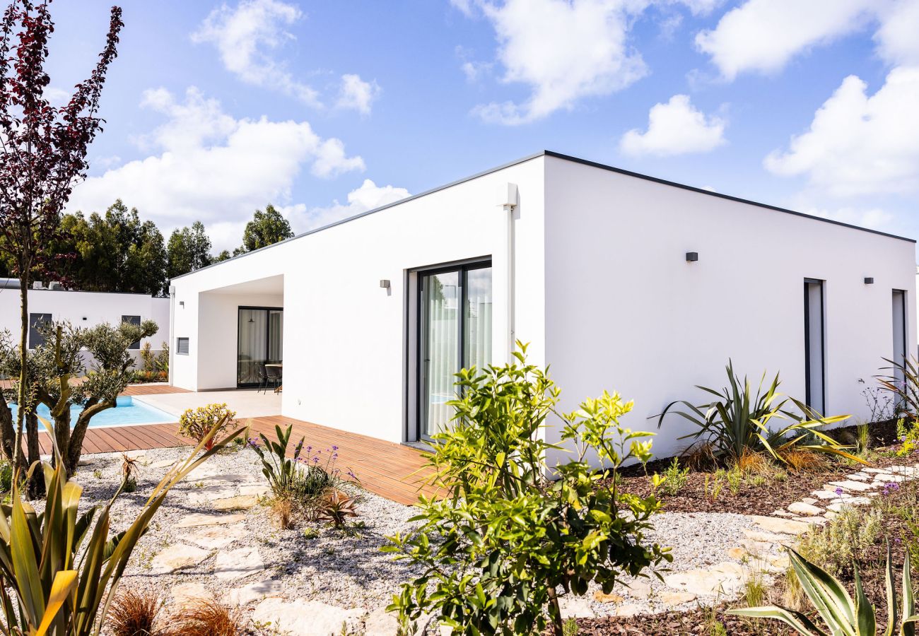 Refúgio familiar tranquilo com piscina, perto das praias e atrações, SCH, Portugal