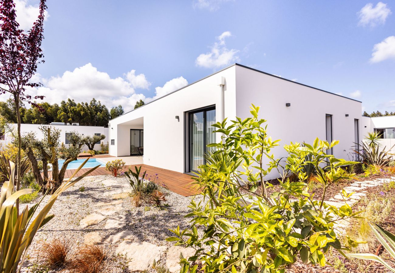 Refúgio familiar tranquilo com piscina, perto das praias e atrações, SCH, Portugal