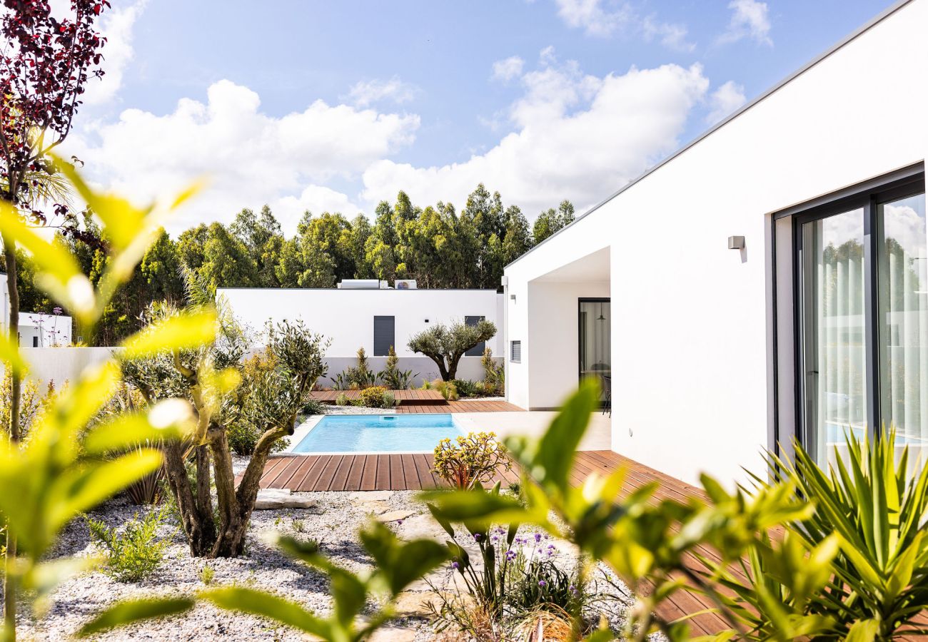 Refúgio familiar tranquilo com piscina, perto das praias e atrações, SCH, Portugal