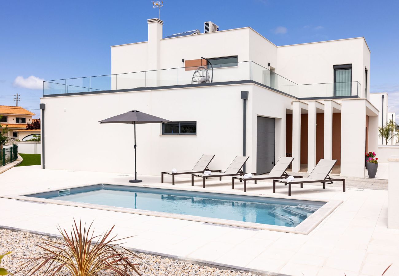 casa férias família Alfeizerão, piscina privada, perto da praia