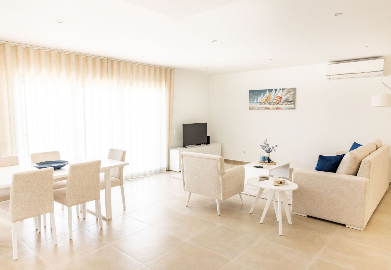 Apartamento com piscina, perto da praia, Salir do Porto, São Martinho