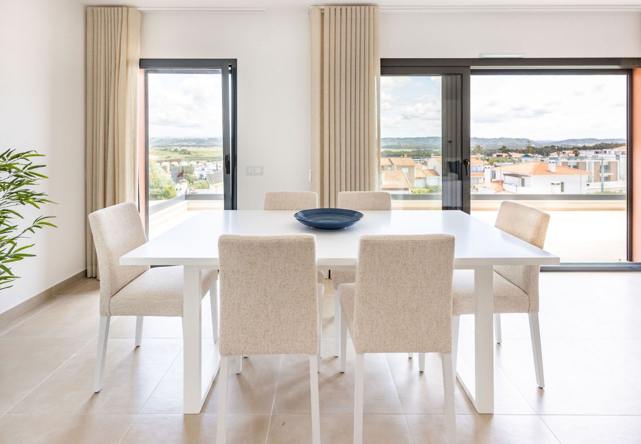 Apartamento com piscina, perto da praia, Salir do Porto, São Martinho