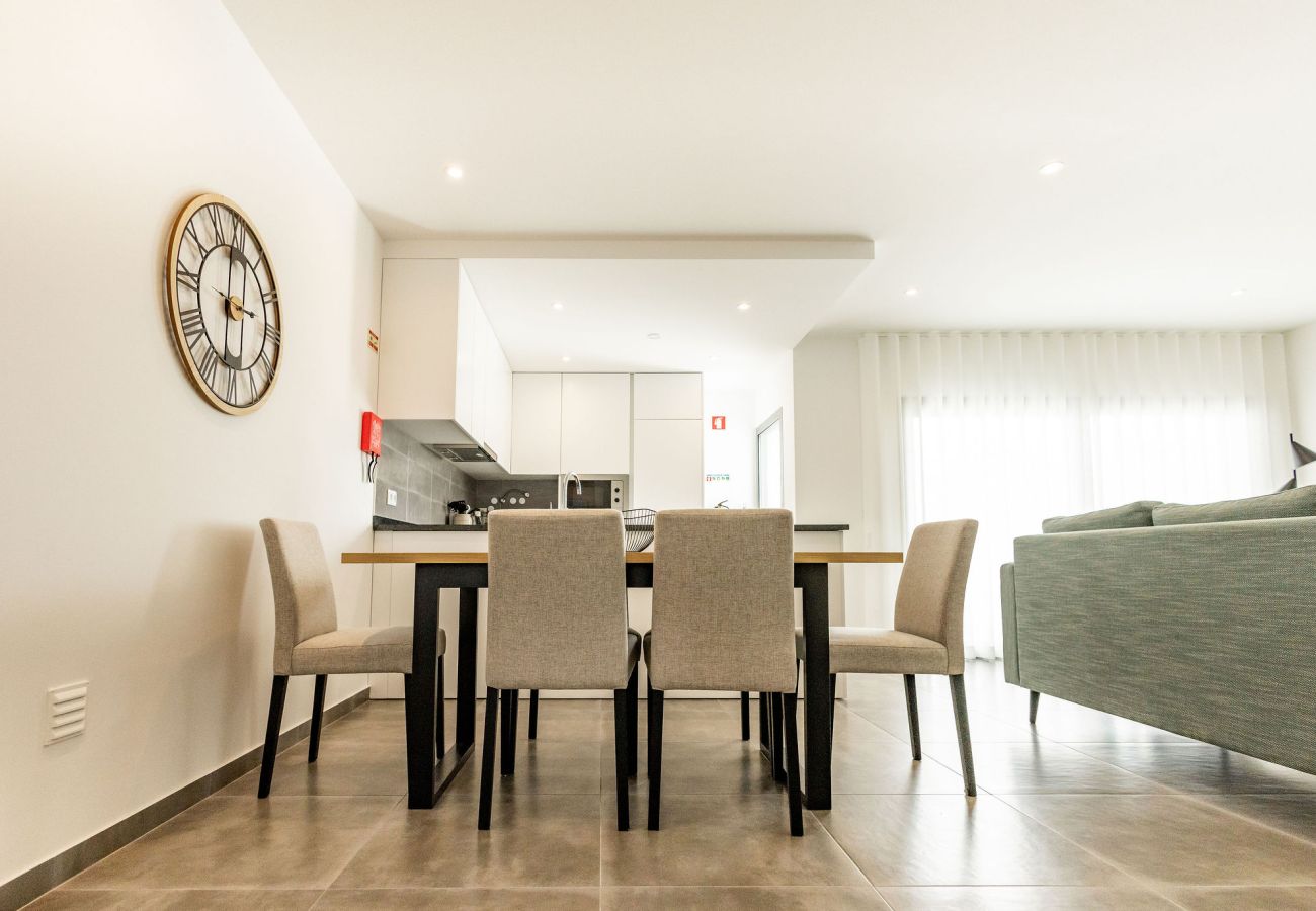 apartamento T2 Nazaré com piscina e vista mar