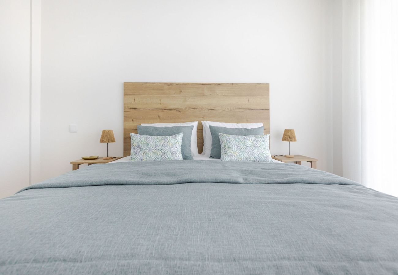 Vale Atlântico – BY SCH, apartamento T2 à beira-mar, conforto, trilhos, falésias e natureza no Oeste de Portugal.