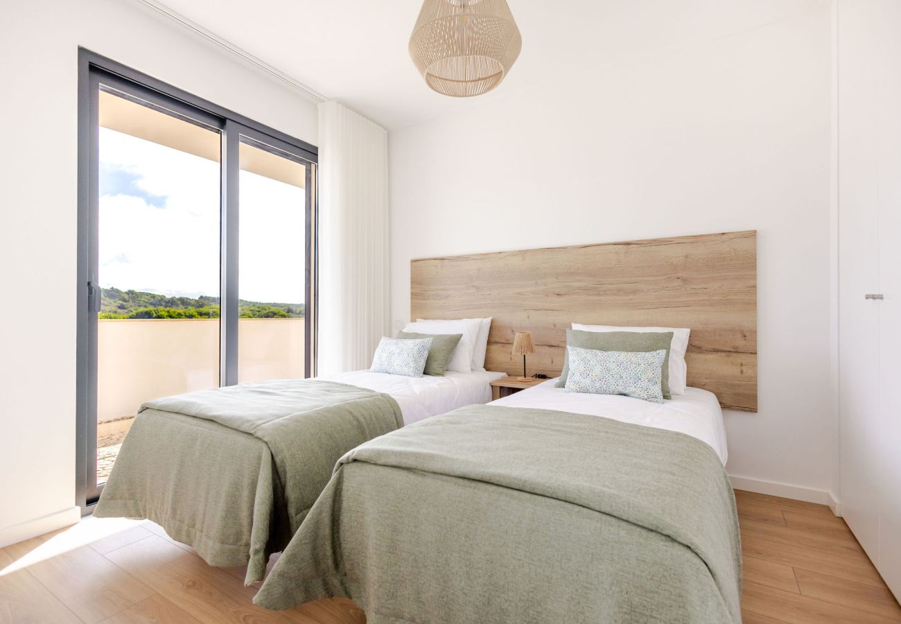 Vale Atlântico – BY SCH, apartamento T2 à beira-mar, conforto, trilhos, falésias e natureza no Oeste de Portugal.