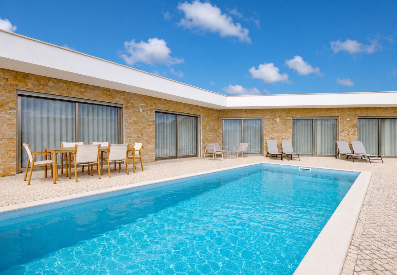 Villa Flamingo, Nadadouro, piscina privada, jardim, Costa de Prata, Foz do Arelho, Caldas da Rainha