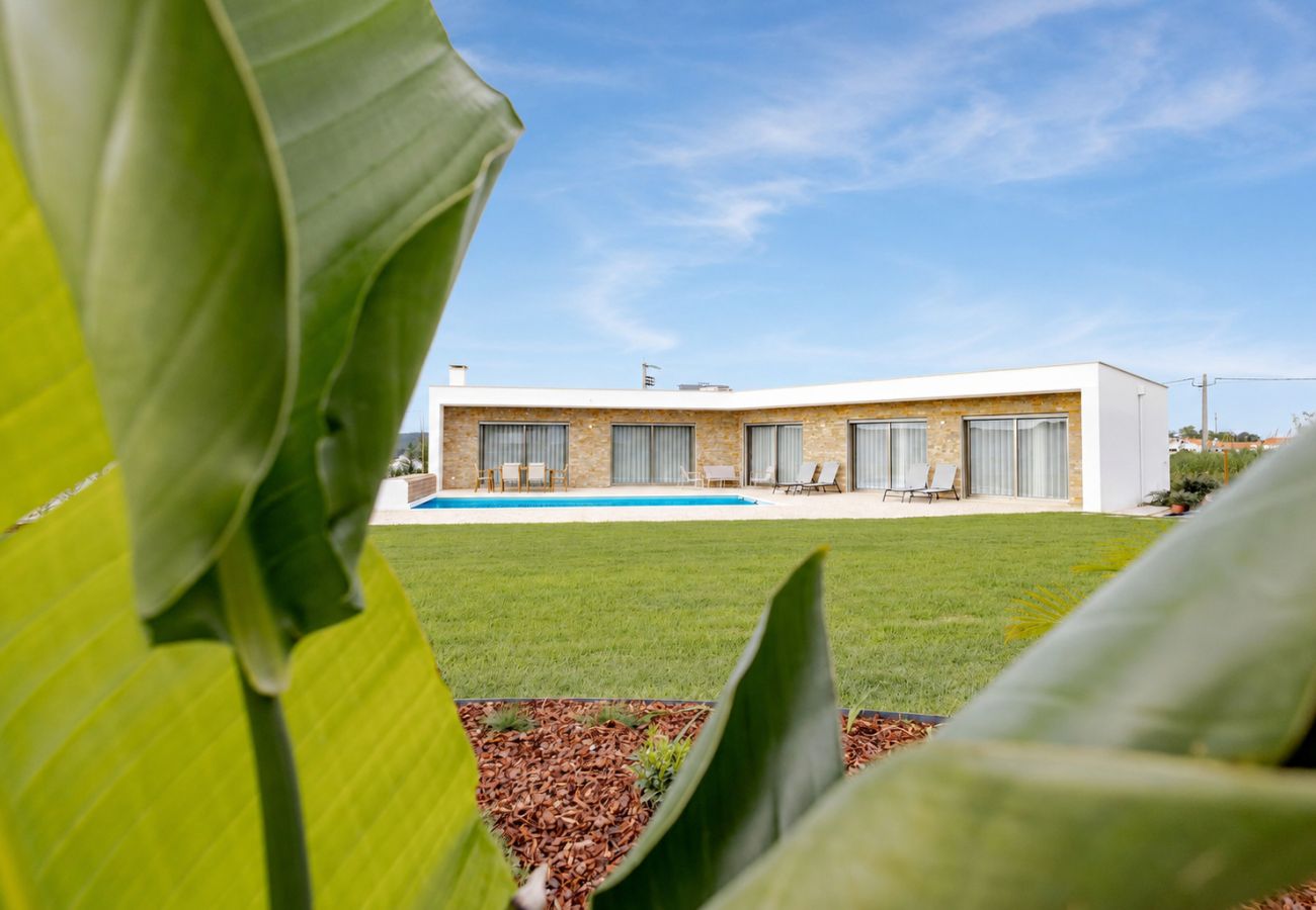 Villa Flamingo, Nadadouro, piscina privada, jardim, Costa de Prata, Foz do Arelho, Caldas da Rainha