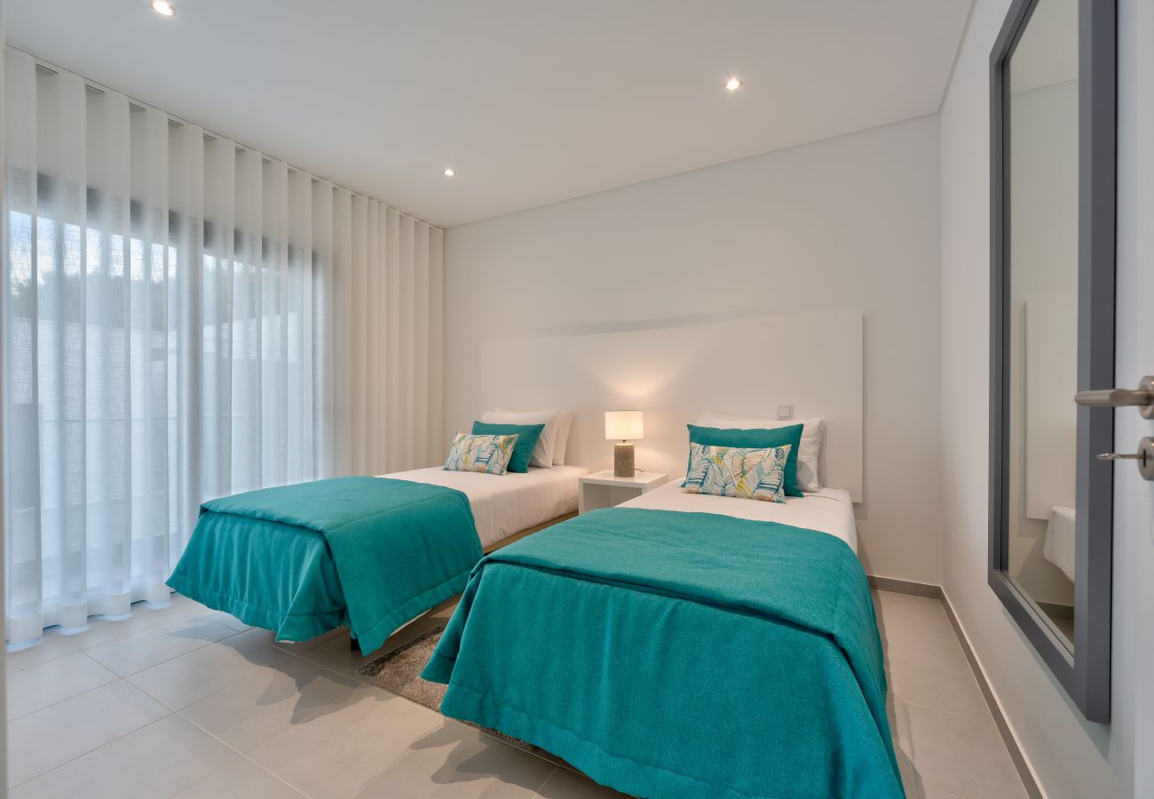 Moderne Ferienwohnung in Foz do Arelho zu vermieten, drei Schlafzimmer, privater Pool, nahe am Strand,