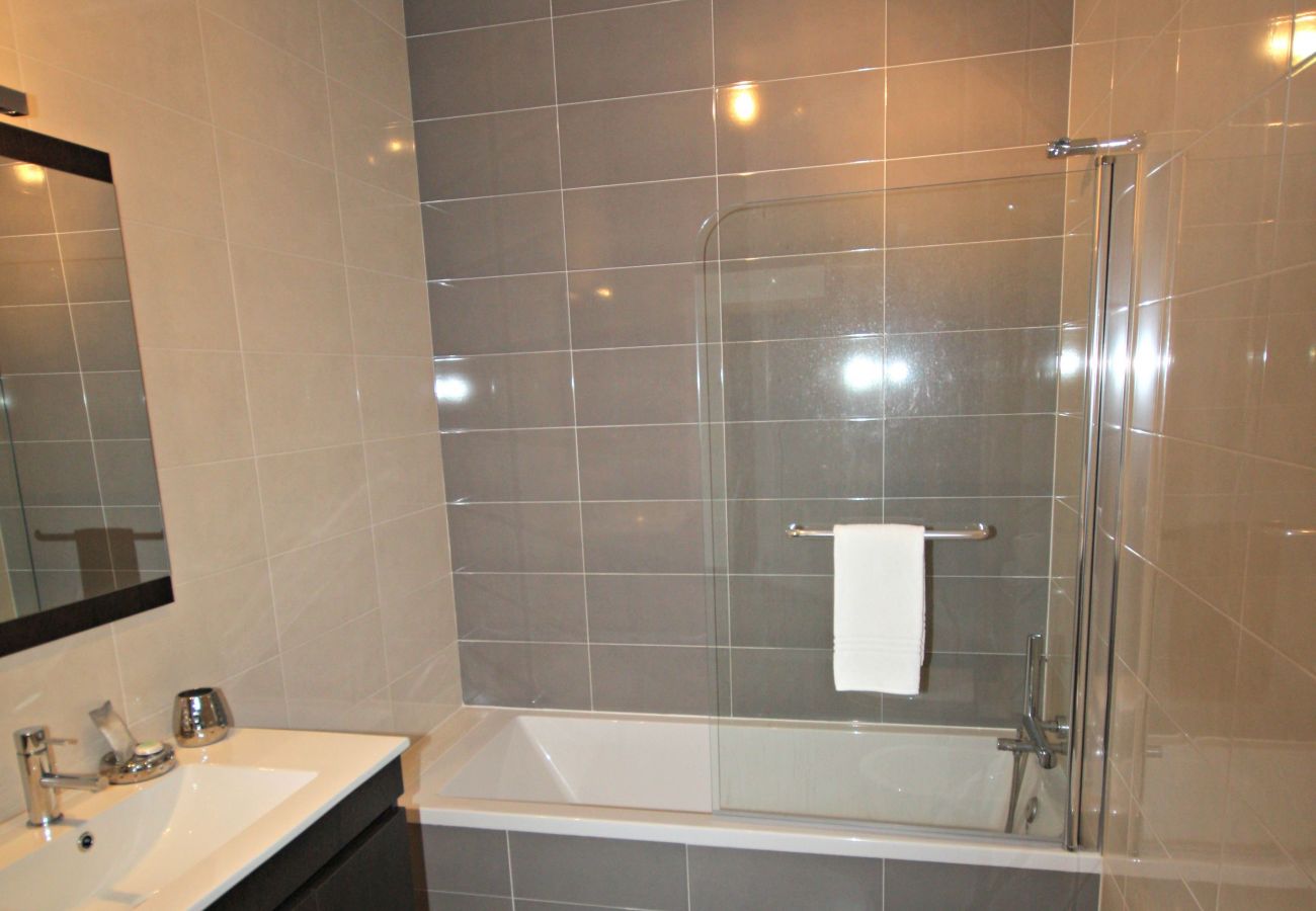 Accommodation Private Bathroom Bathtub Shower sch
