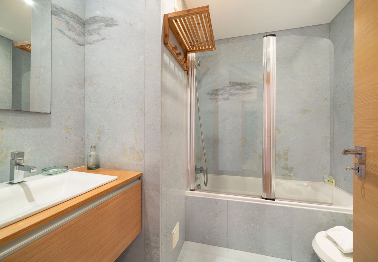 Accommodation Private Bathroom Bathtub Shower sch