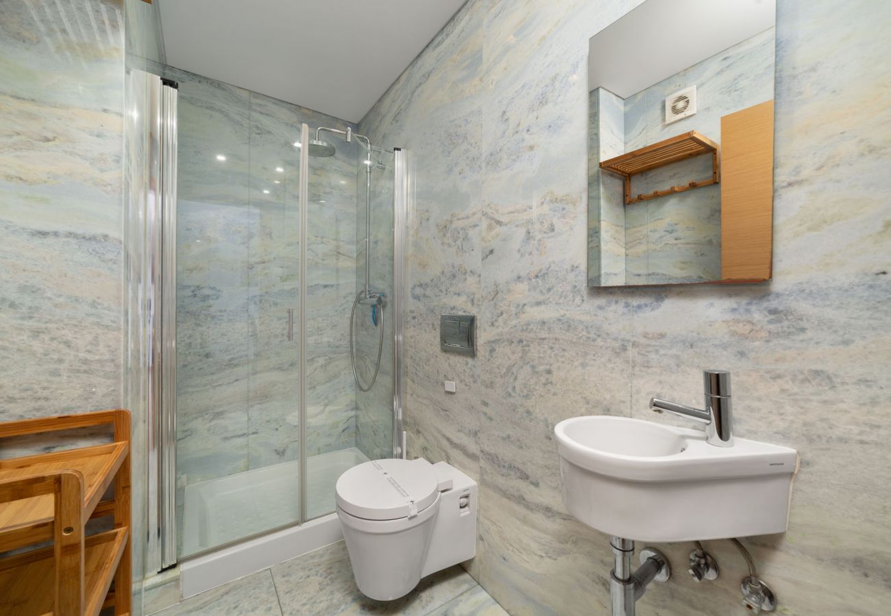 Accommodation Private Bathroom Bathtub Shower sch