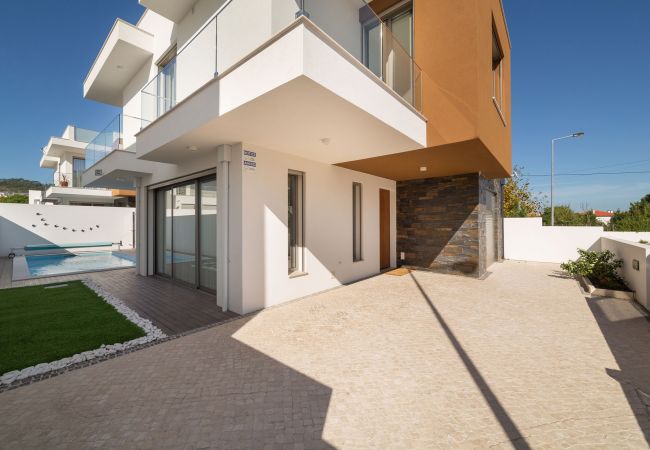 Villa in Salir do Porto - Villa Atlântico - Holiday Villa with Private Pool & Jacuzzi with views By SCH Villa in Salir do Porto - Villa Atlântico - Holiday Villa with Private Pool & Jacuzzi with views By SCH