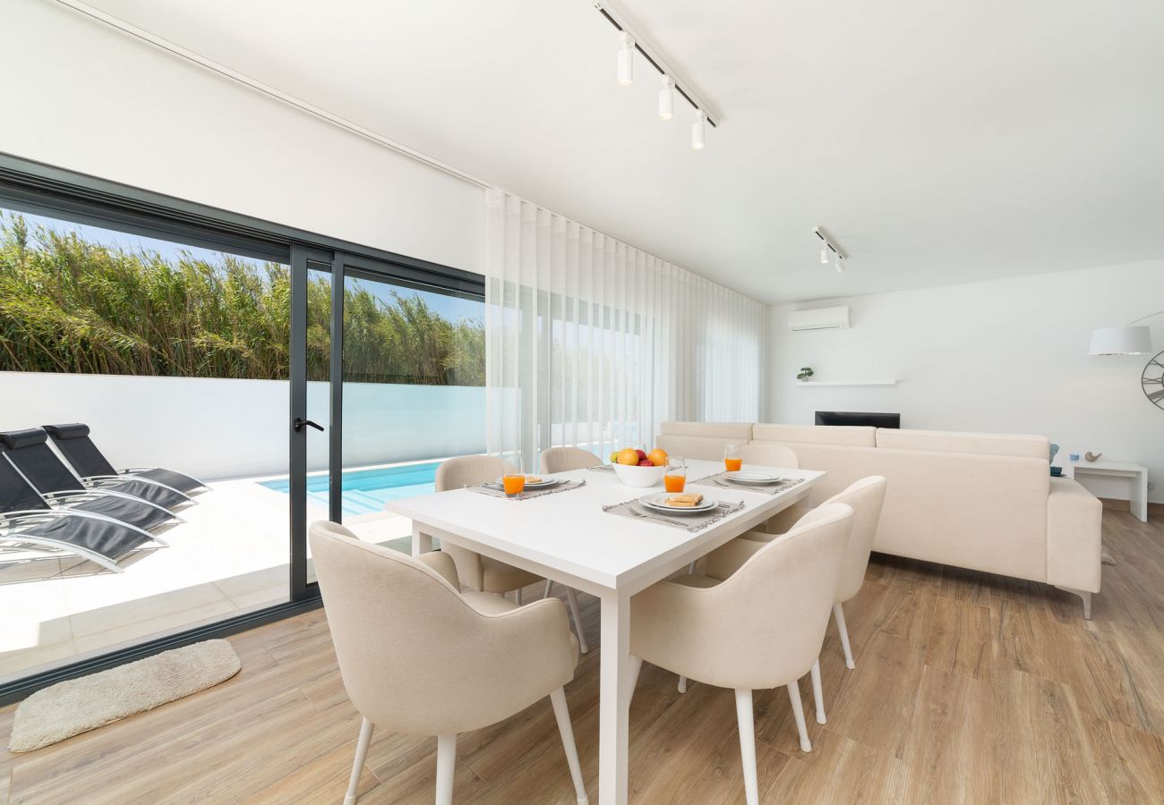 Villas, holiday, beach, pool, city