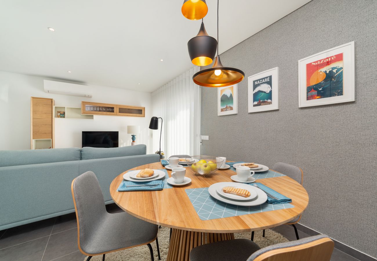 Nazaré Alquileres vocacionares y alojamentos SCH055 Holiday accommodation dining room dining room interior space SCH decoration