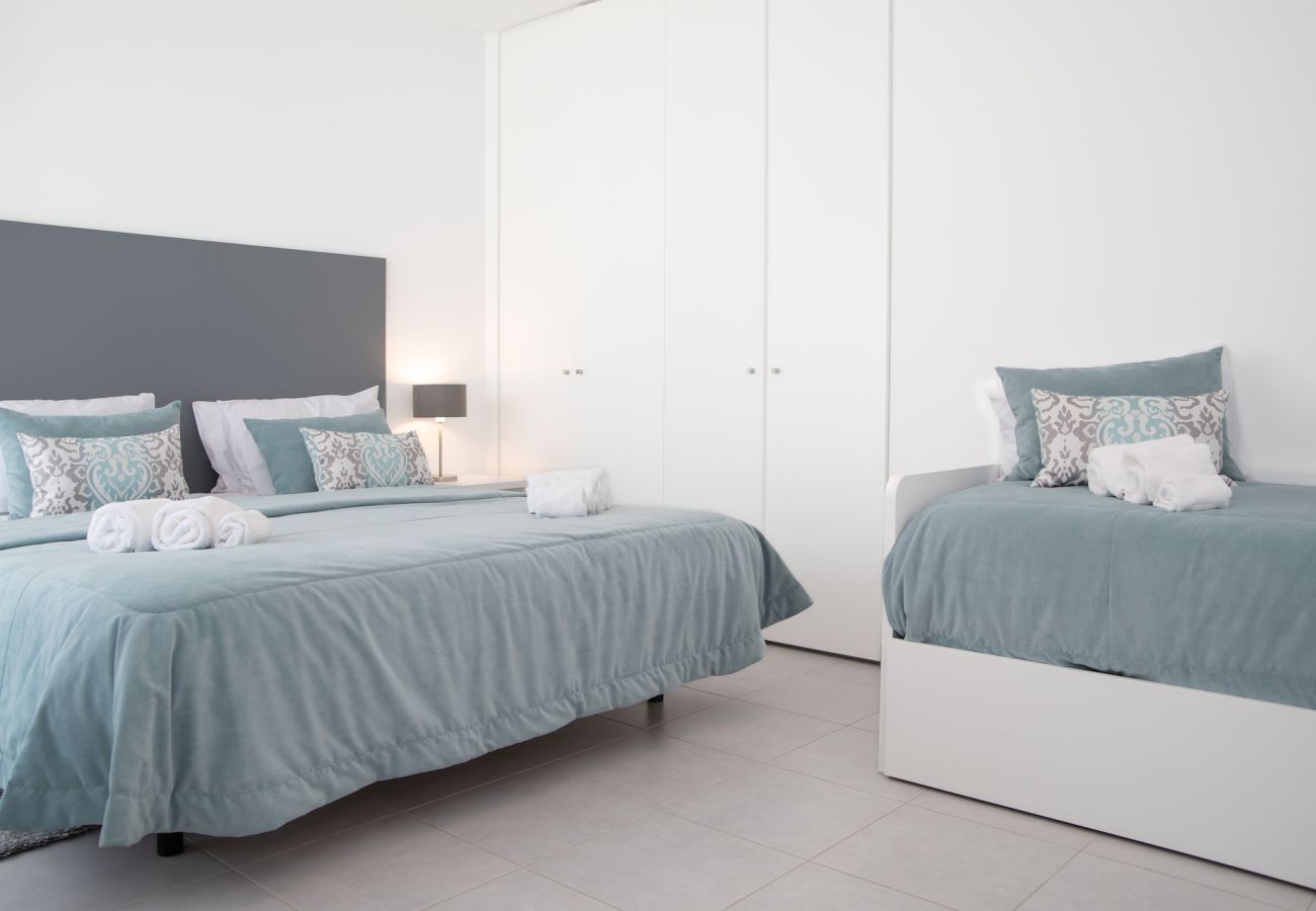 Villa, 3 bedrooms, mountain views, pool, beaches, Portugal