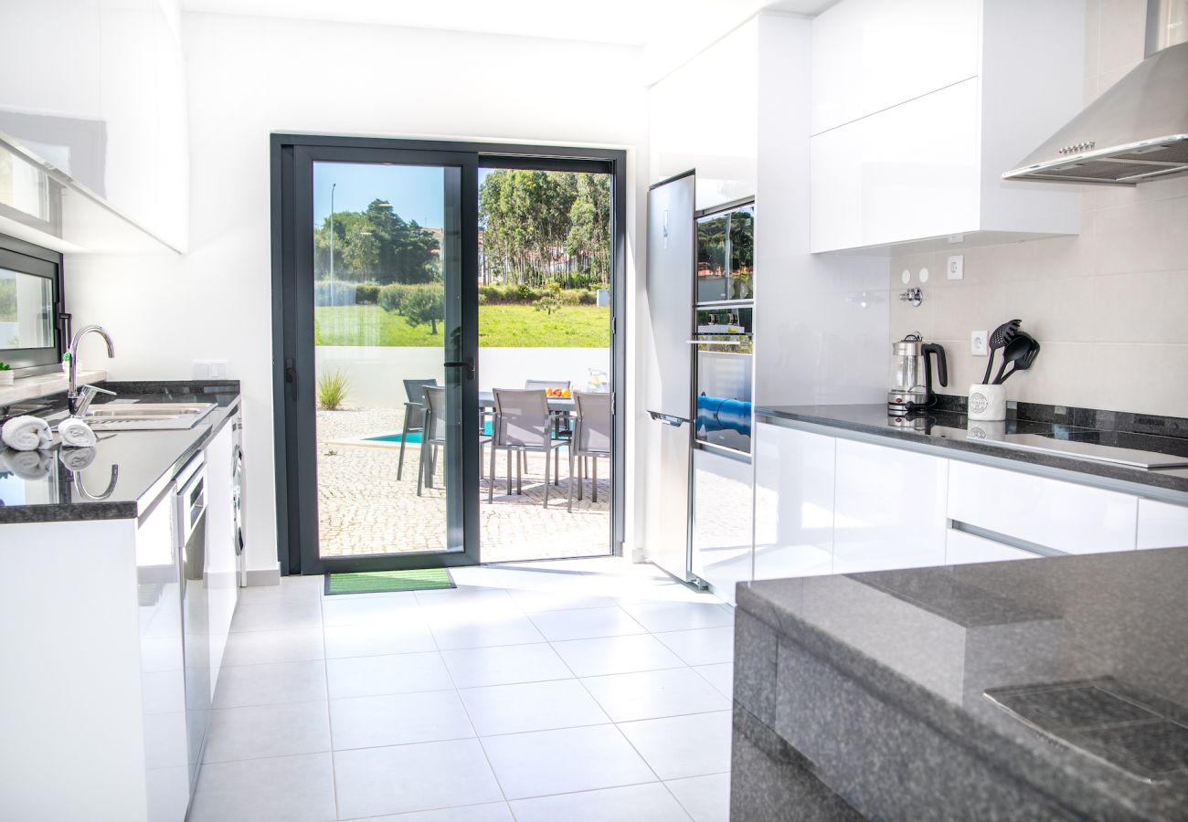 Villa, 3 bedrooms, mountain views, pool, beaches, Portugal