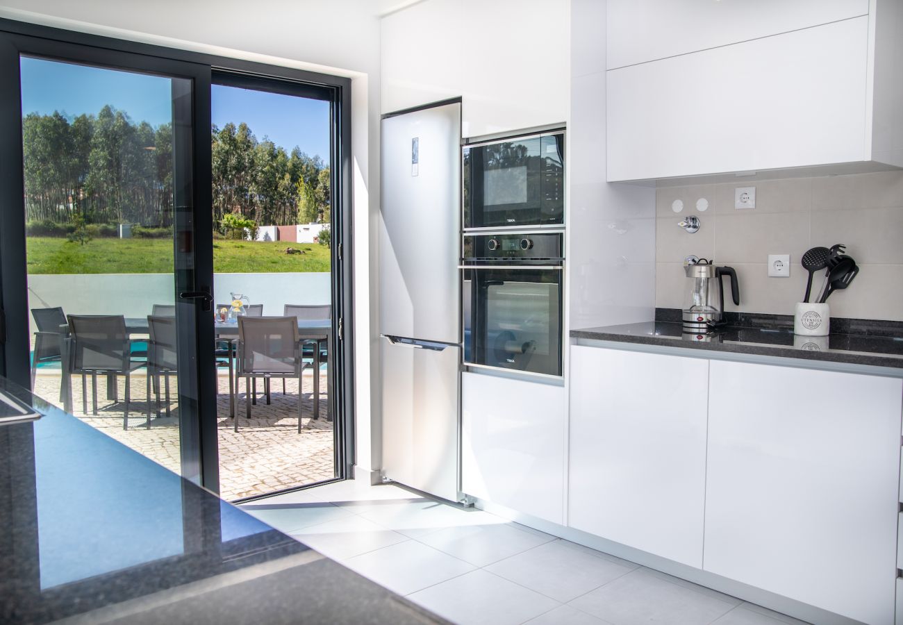 Villa, 3 bedrooms, mountain views, pool, beaches, Portugal