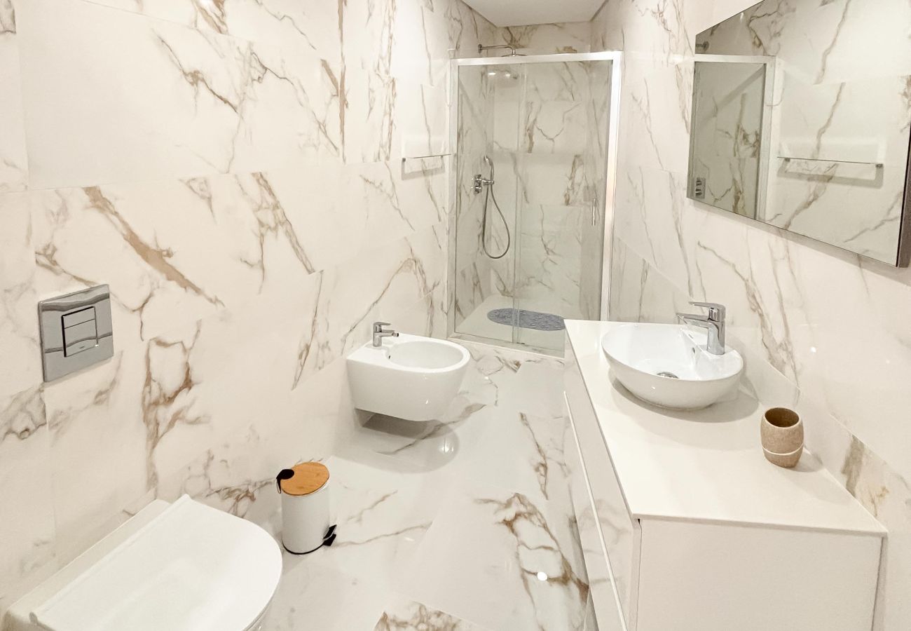 Comfort and location in Nazaré center, steps from the beach.