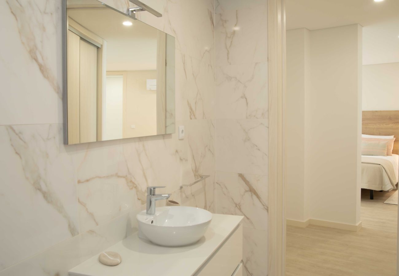 Comfort and location in Nazaré center, steps from the beach.