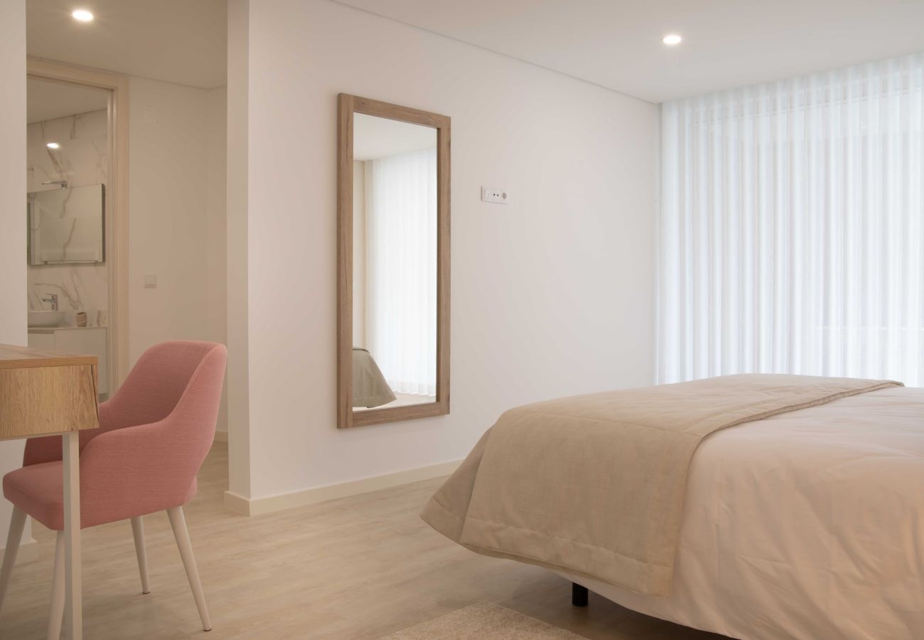 Comfort and location in Nazaré center, steps from the beach.