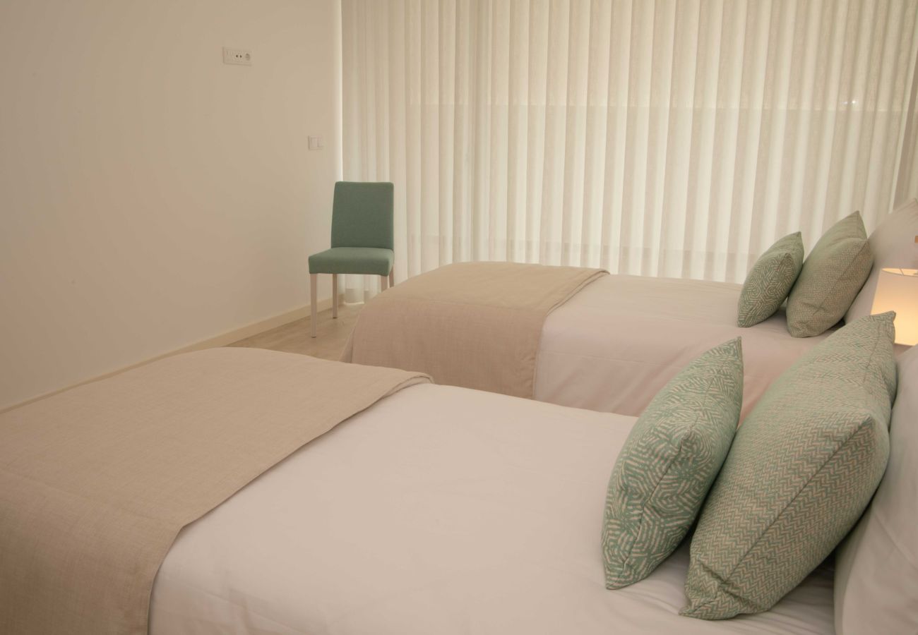 Comfort and location in Nazaré center, steps from the beach.