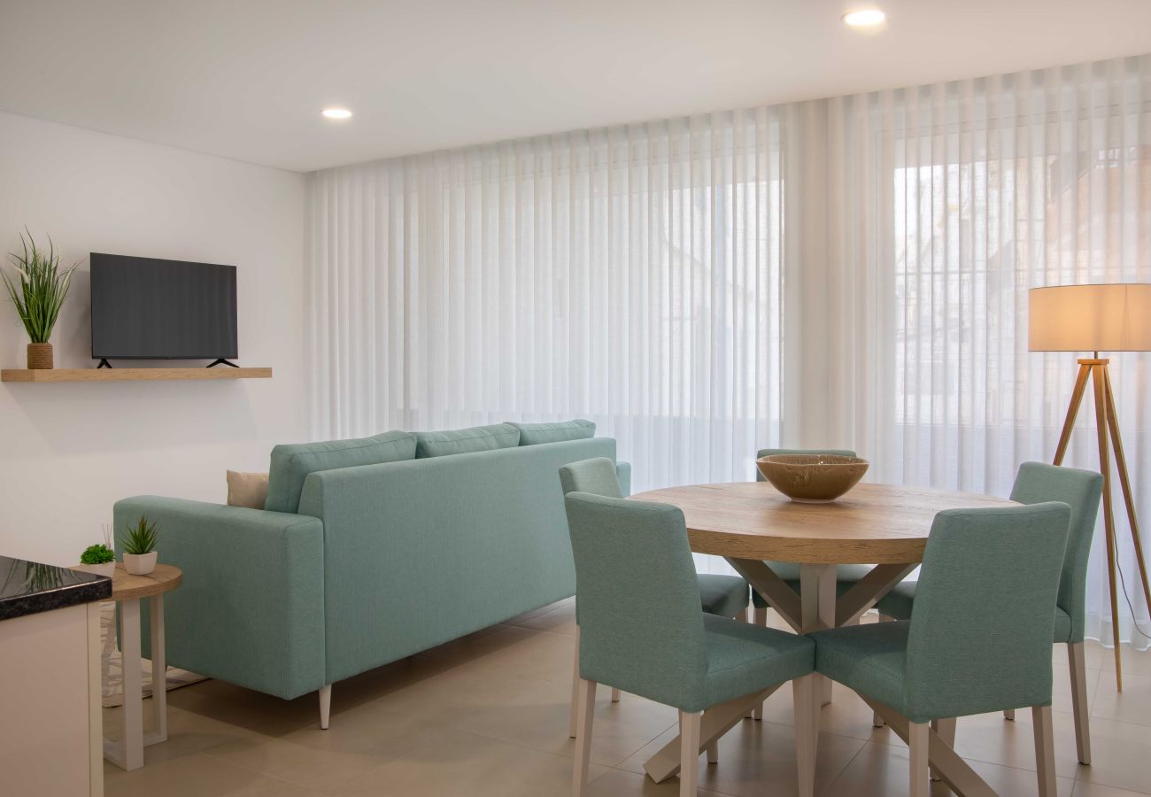 Comfort and location in Nazaré center, steps from the beach.