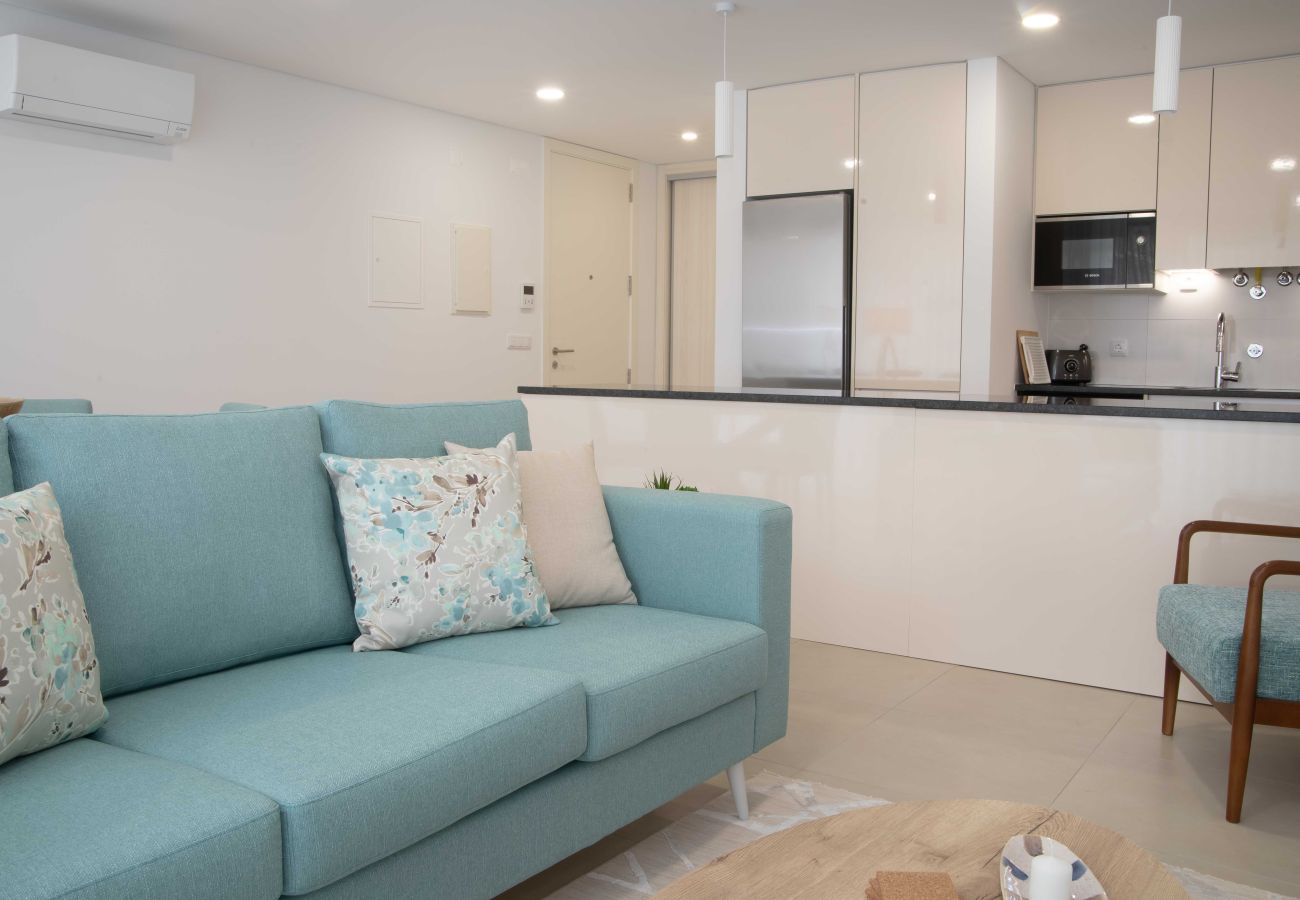 Comfort and location in Nazaré center, steps from the beach.