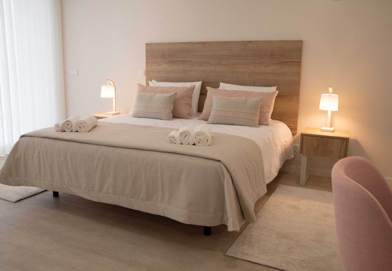 Comfort and location in Nazaré center, steps from the beach.