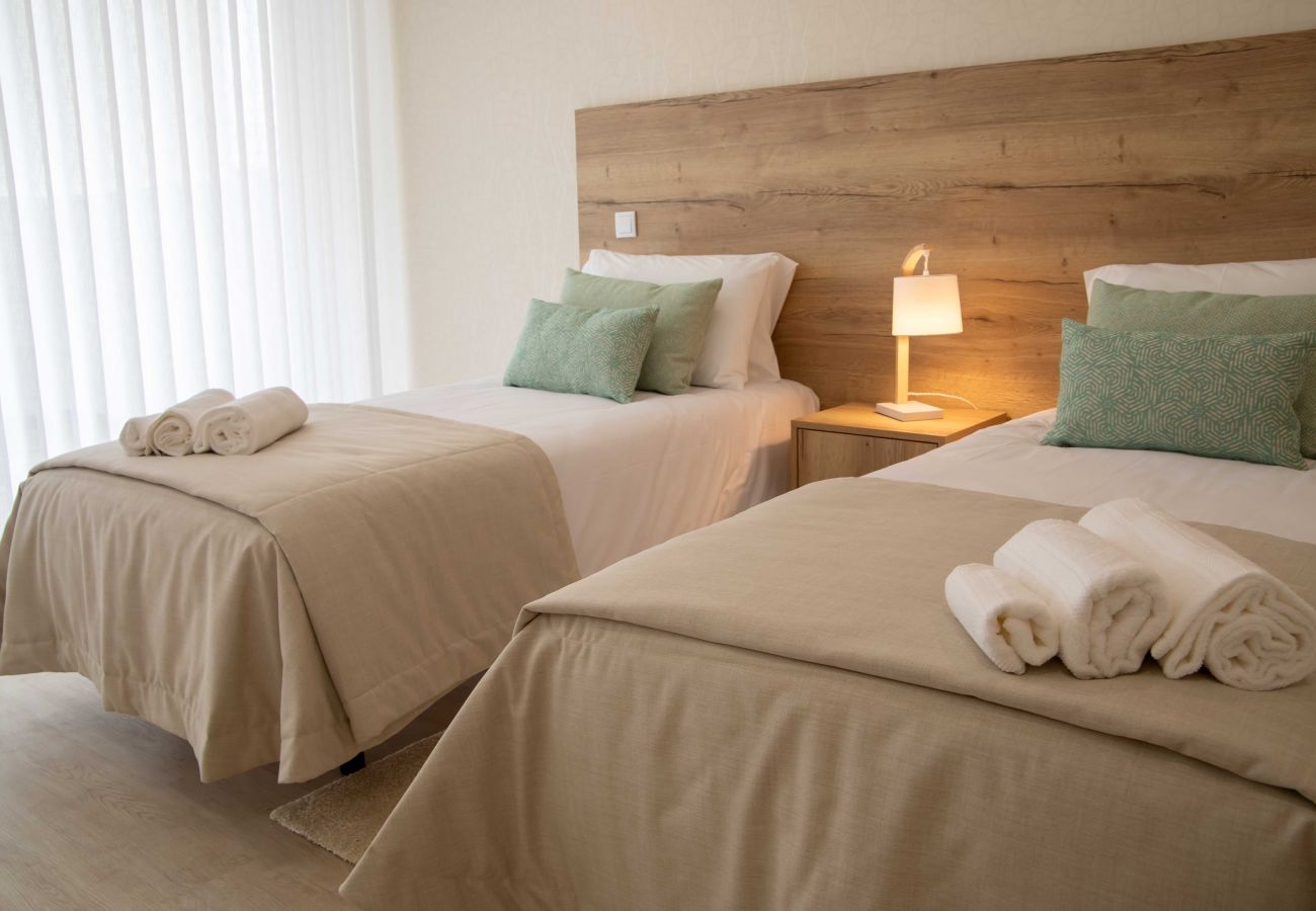 Comfort and location in Nazaré center, steps from the beach.