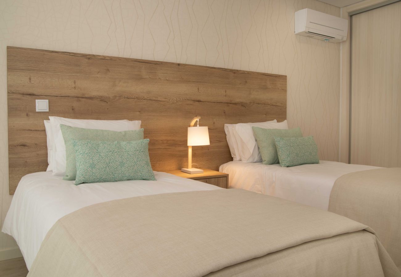 Comfort and location in Nazaré center, steps from the beach.
