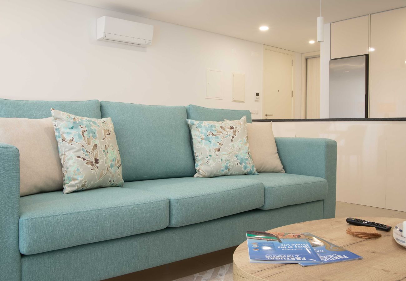 Comfort and location in Nazaré center, steps from the beach.