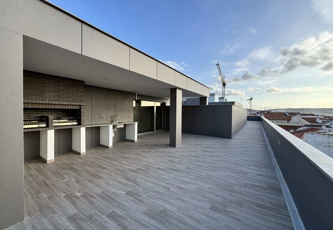 Comfort and location in Nazaré center, steps from the beach.