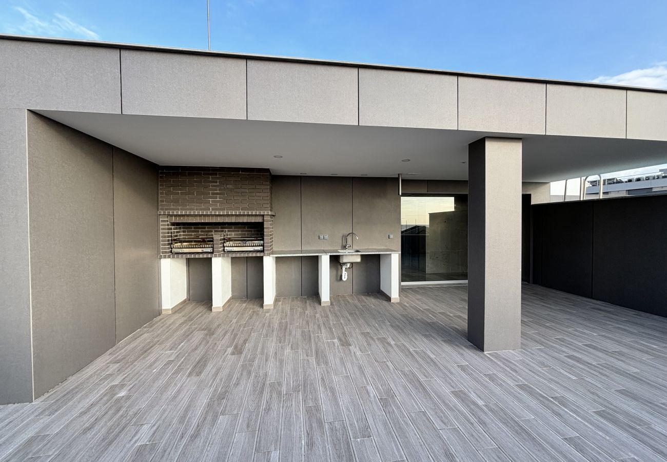 Comfort and location in Nazaré center, steps from the beach.